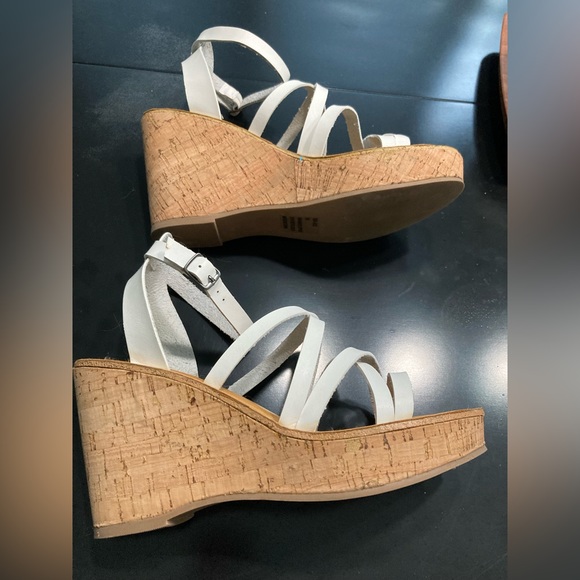 Sugar brand white wedge sandals. Size 8 1/2. 4” inch rear heel. 1” platform - Picture 1 of 6